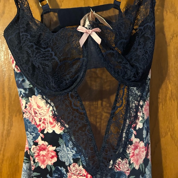 Victoria secrets Floral Lace Quarter cup slip with garters - Picture 8 of 8